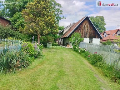 Prodej rodinného domu 100 m², pozemek 1765 m²