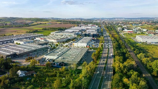 Pronájem skladového prostoru 1418 m²