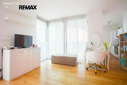 Prodej bytu 1+kk 38 m² Ke Kapslovně, Praha - Žižkov