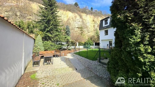 Prodej bytu 3+kk 88 m² Pod Žvahovem, Praha - Hlubočepy