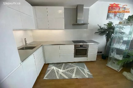 Nové náměstí, Praha - Uhříněves