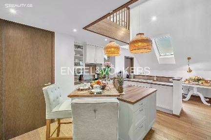 Prodej bytu 5+kk 162 m² Grafická, Praha - Smíchov