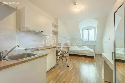 Prodej bytu 1+kk 25 m² Radlická, Praha - Smíchov