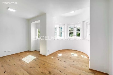 Prodej bytu 2+kk 50 m² Komornická, Praha - Dejvice