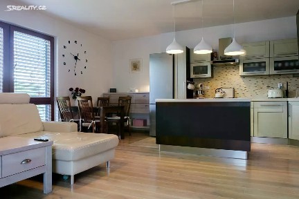 Prodej bytu 3+kk 78 m² V bytovkách, Praha - Uhříněves
