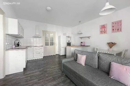Prodej bytu 2+kk 66 m² Peroutkova, Praha - Smíchov