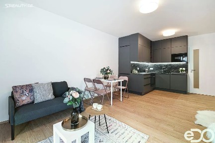 Prodej bytu 2+kk 65 m² Mezilehlá, Praha - Hrdlořezy