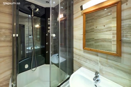 Prodej bytu 1+kk 20 m² Štúrova, Praha