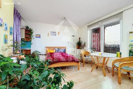 Prodej bytu 1+kk 37 m² Nademlejnská, Praha - Hloubětín