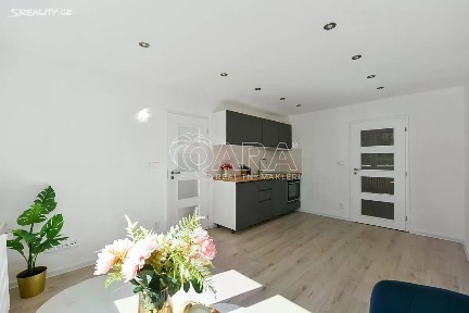 Prodej bytu 2+kk 39 m² Hurbanova, Praha - Krč