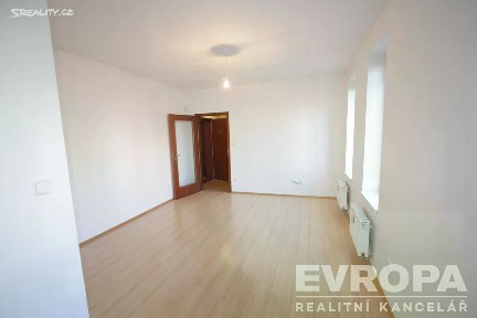 Prodej bytu 1+kk 28 m² Plzeňská, Praha - Košíře