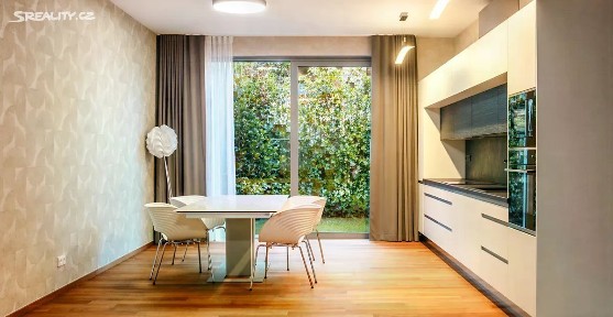 Prodej bytu 5+kk 180 m² Pod svahem, Praha - Braník