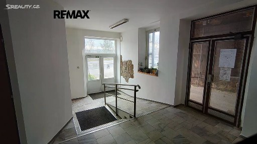 Pronájem kanceláře 256 m²