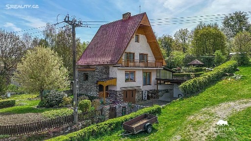 Prodej rodinného domu 342 m², pozemek 1300 m²