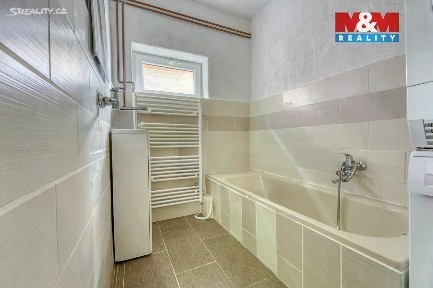 Prodej rodinného domu 300 m², pozemek 2031 m²