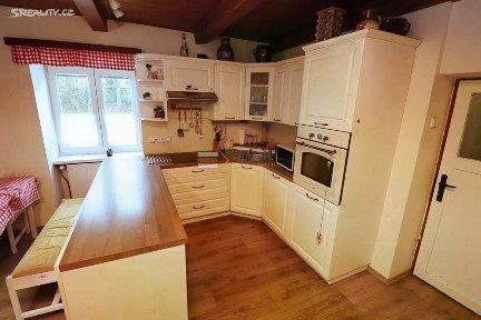 Prodej rodinného domu 88 m², pozemek 2036 m²
