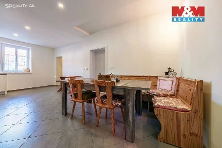 Prodej rodinného domu 225 m², pozemek 1397 m²