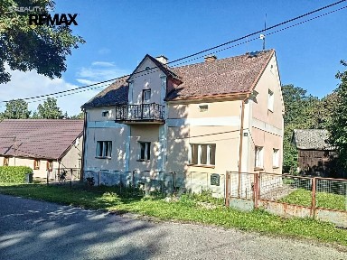 Prodej rodinného domu 200 m², pozemek 2250 m²