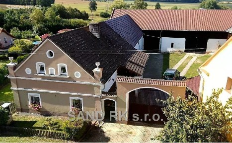 Prodej rodinného domu 234 m², pozemek 2861 m²