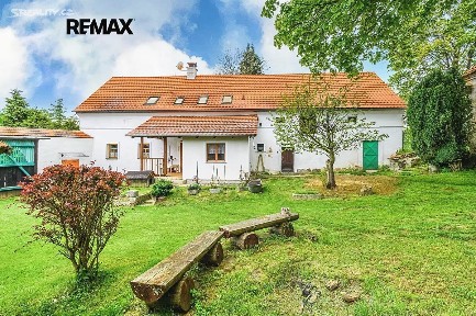 Prodej rodinného domu 300 m², pozemek 1859 m²