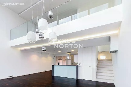 Pronájem bytu 6 pokojů a více 297 m² Na Hřebenkách, Praha - Smíchov