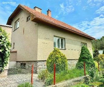 Prodej rodinného domu 220 m², pozemek 972 m²