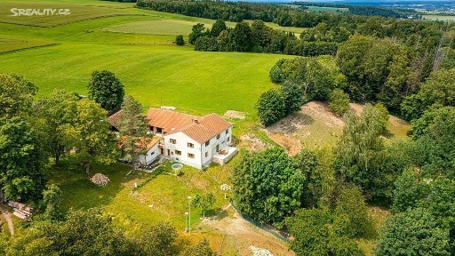 Prodej rodinného domu 300 m², pozemek 12289 m²