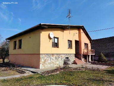 Prodej rodinného domu 204 m², pozemek 2932 m²