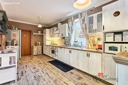 Prodej rodinného domu 180 m², pozemek 1282 m² Kolová
