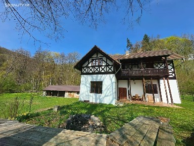 Prodej rodinného domu 202 m², pozemek 2221 m²