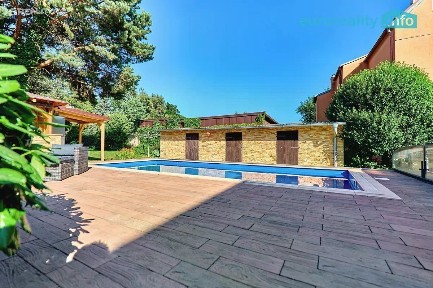 Prodej rodinného domu 470 m², pozemek 682 m²