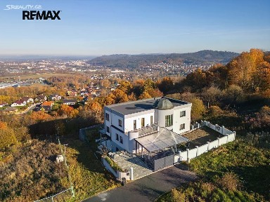 Prodej rodinného domu 483 m², pozemek 923 m²