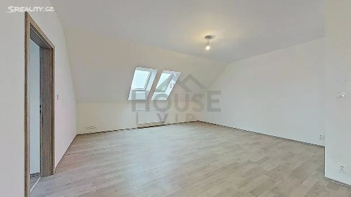 Prodej bytu 3+kk 89 m² Břežany II