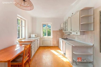 Prodej rodinného domu 266 m², pozemek 584 m²