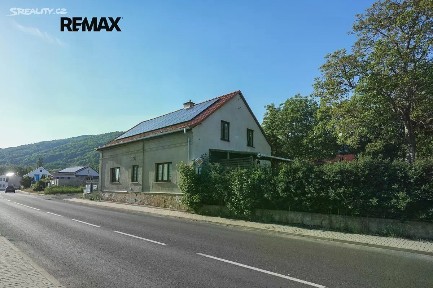 Prodej rodinného domu 252 m², pozemek 863 m²