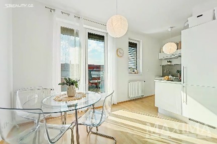 Prodej bytu 2+kk 70 m² Strakošová, Praha - Pitkovice