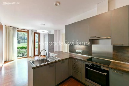 Pronájem bytu 5+1 192 m² Pod Kaštany, Praha - Bubeneč