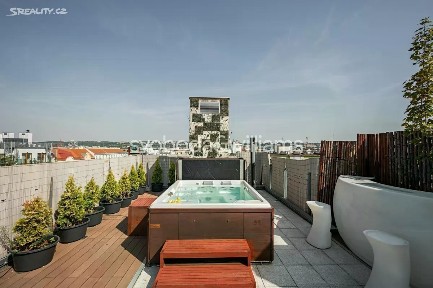 Pronájem bytu 3+kk 96 m² Komunardů, Praha - Holešovice