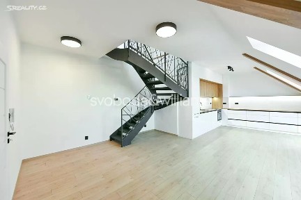 Pronájem bytu 4+kk 108 m²