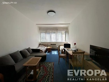 Pronájem bytu 1+kk 25 m² U družstva Ideál, Praha - Nusle