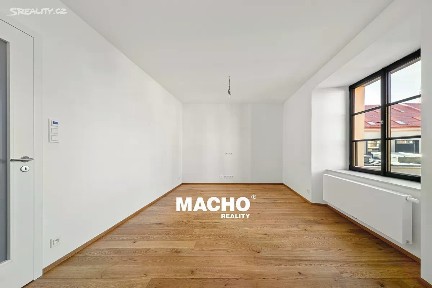 Pronájem bytu 1+kk 26 m² Bělehradská, Praha