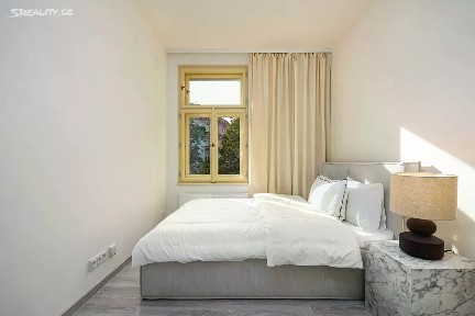 Pronájem bytu 2+kk 36 m² Košická, Praha - Vršovice