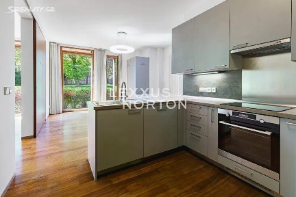 Pronájem bytu 5+1 193 m² Pod Kaštany, Praha - Bubeneč