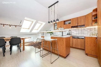 Pronájem bytu 2+1 116 m² Bořivojova, Praha - Žižkov