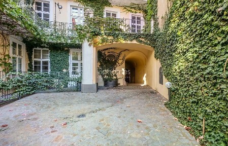 Pronájem bytu 2+kk 73 m² Vlašská, Praha - Malá Strana
