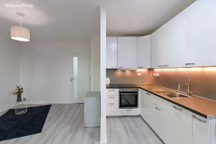 Pronájem bytu 1+kk 35 m² Waltariho, Praha - Hloubětín