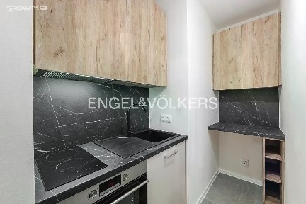 Pronájem bytu 1+kk 33 m² Nad Kajetánkou, Praha - Břevnov
