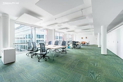 Pronájem kanceláře 545 m²