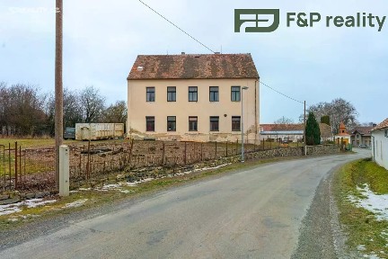 Prodej rodinného domu 300 m², pozemek 1957 m²