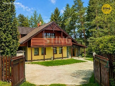 Prodej rodinného domu 197 m², pozemek 4419 m²